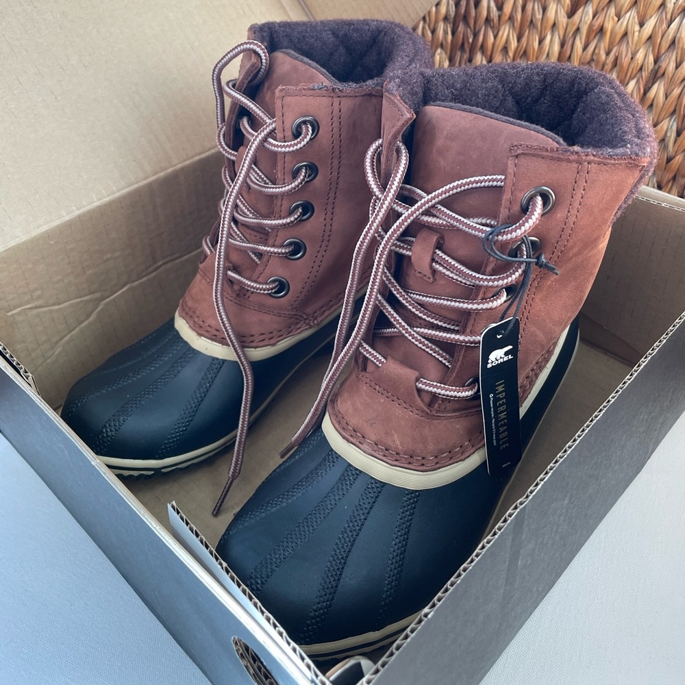 NWT Sorel Slimpack Lace II, Size 7, Waterproof